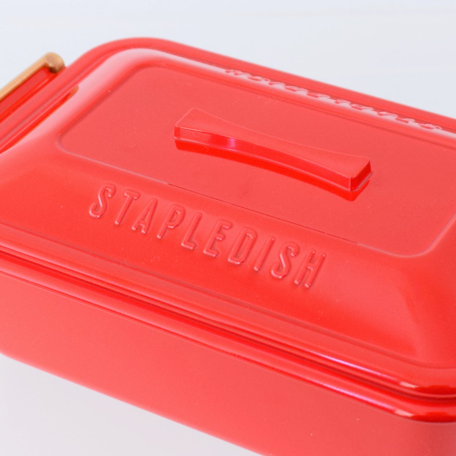 STAPLEDISHと刻印されています