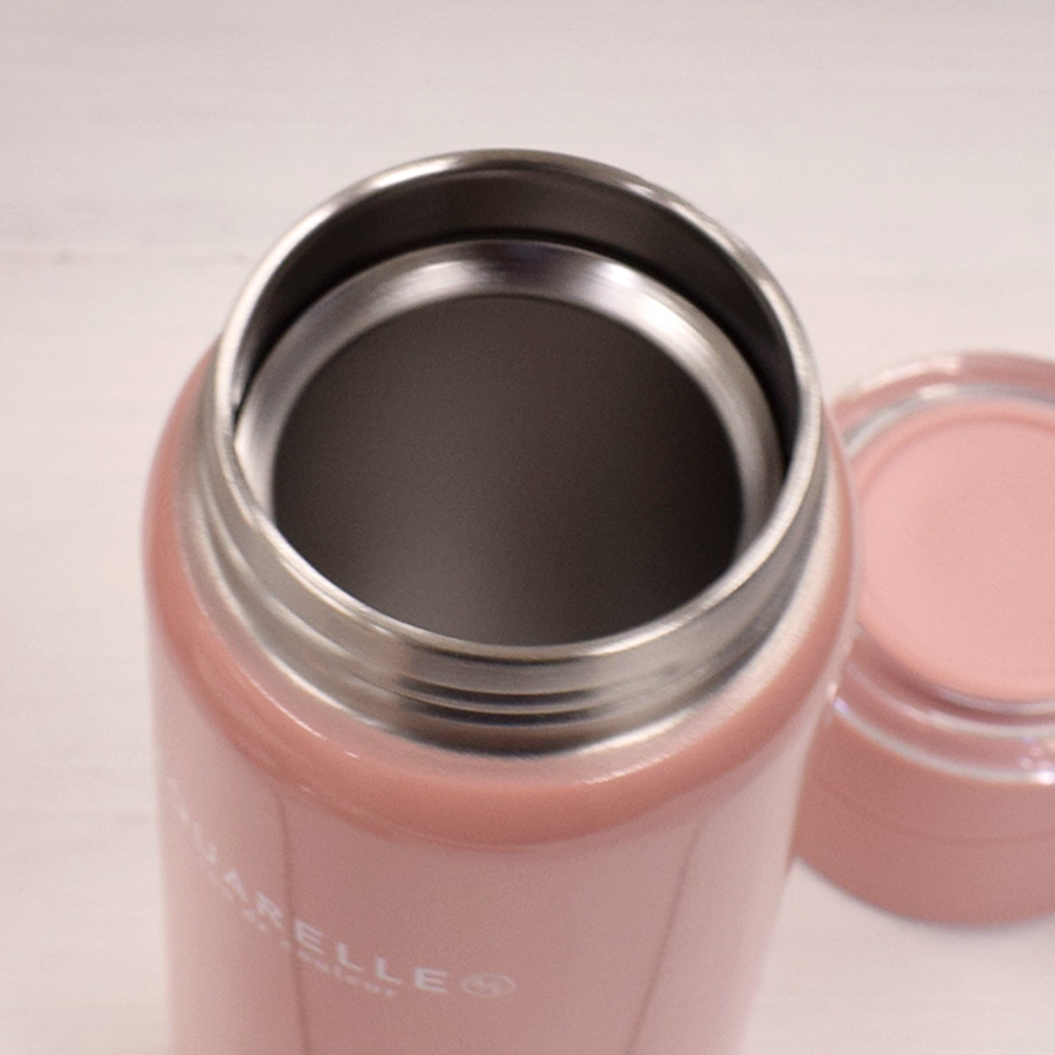 大きな口径で氷などが入れやすい