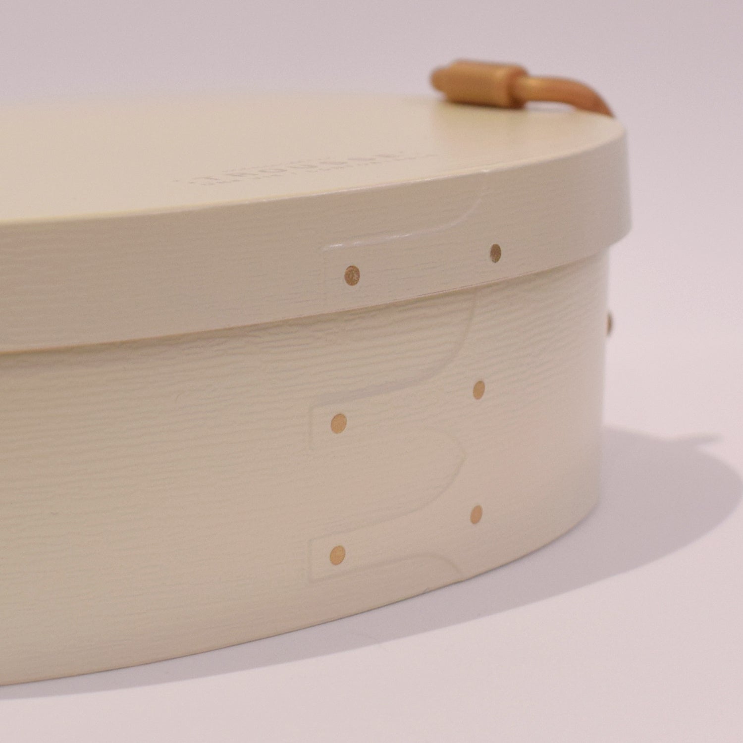 継ぎ目をイメージしたプリント＆彫刻