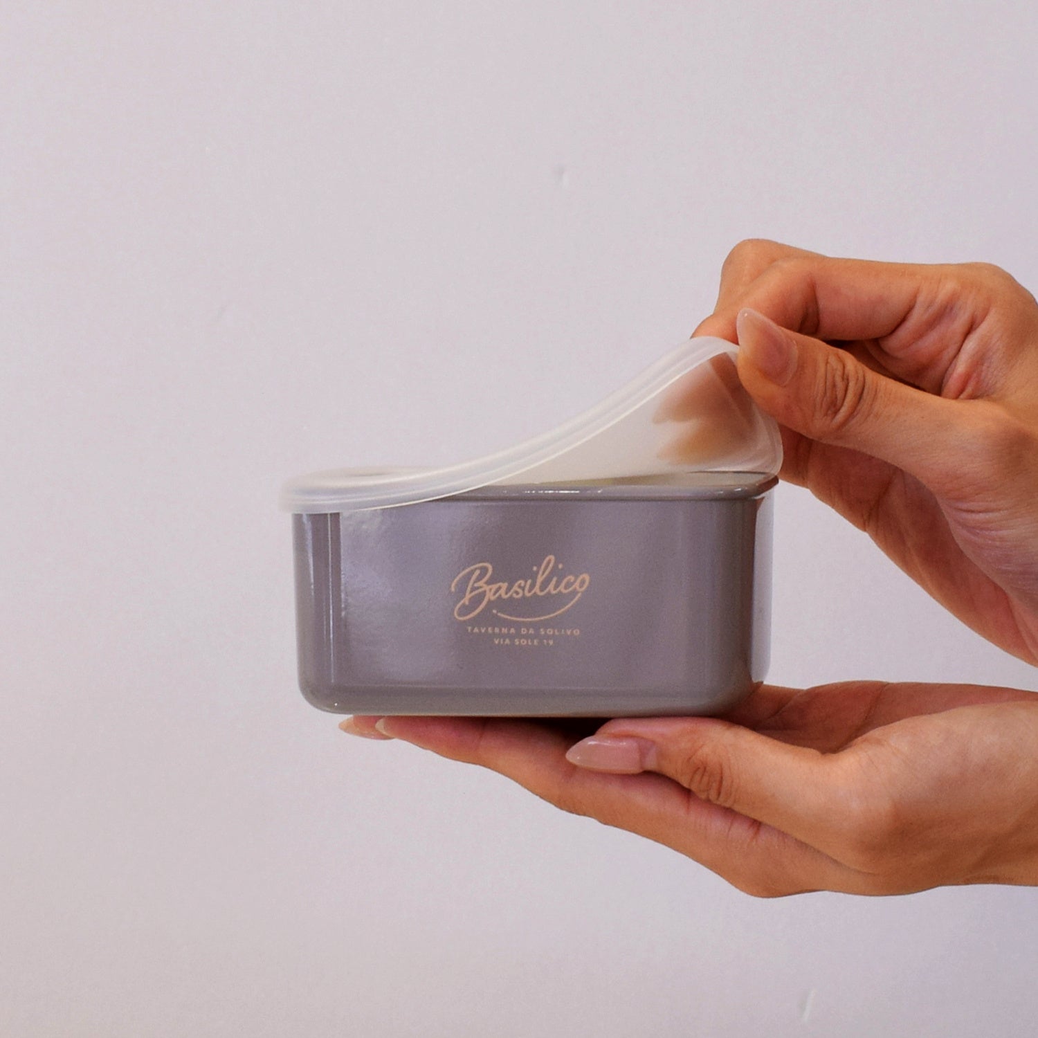 やわらかいフタで扱いやすい