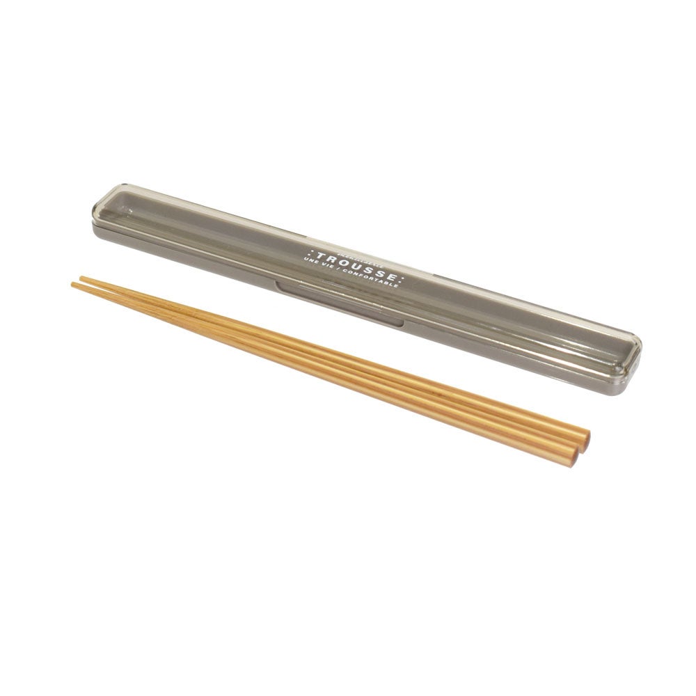 手にフィットする六角箸が嬉しい。シンプルで使いやすいカトラリー