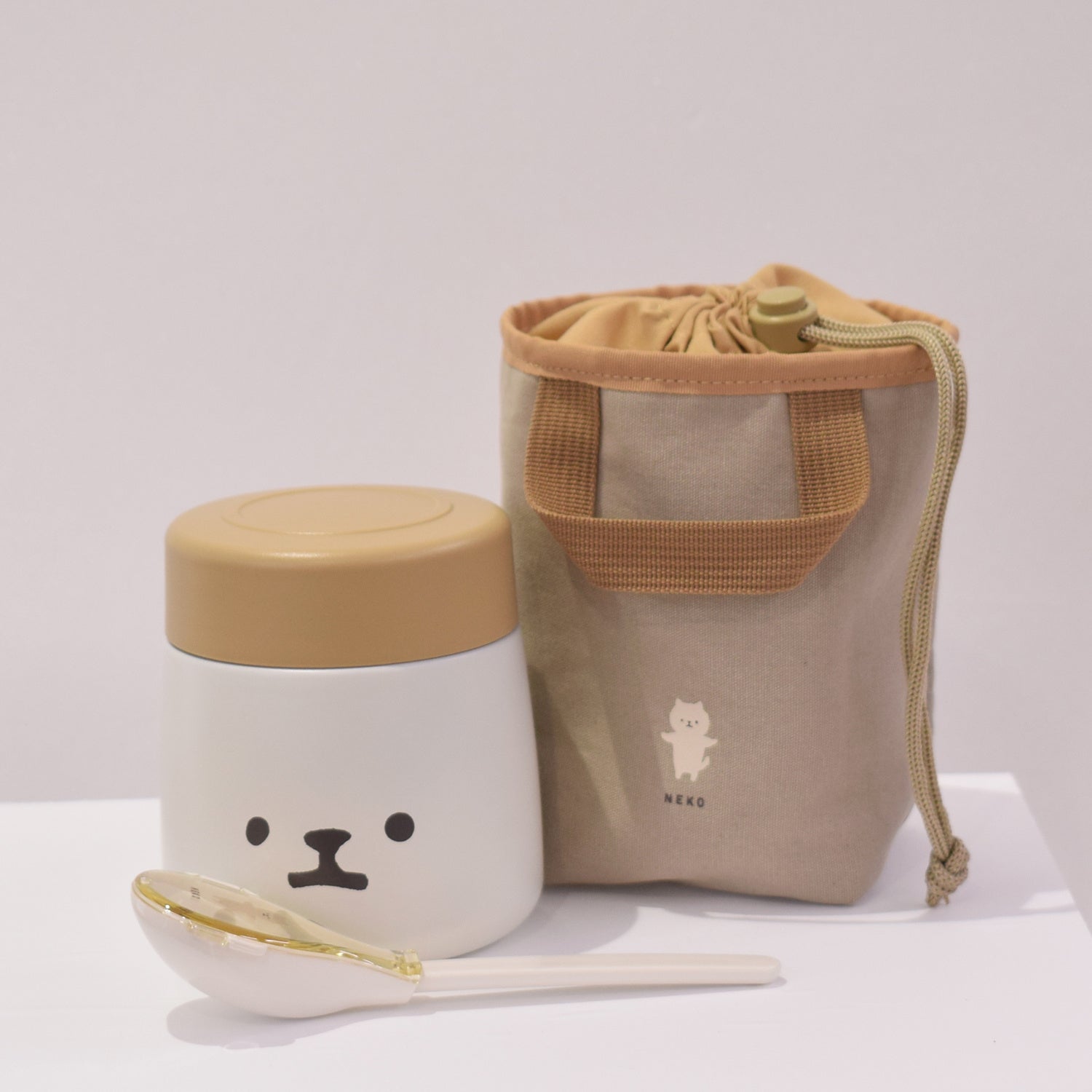 お揃いで使えるスプーンやポットポーチも展開