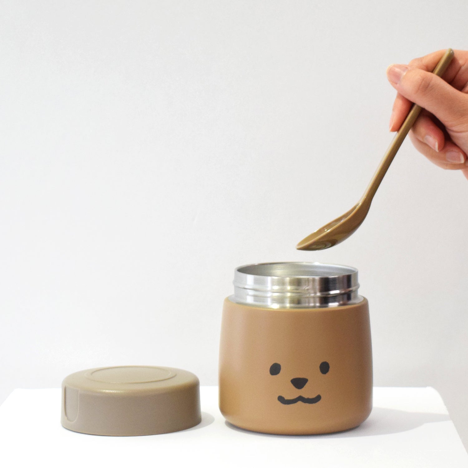 スープをすくいやすい広口設計