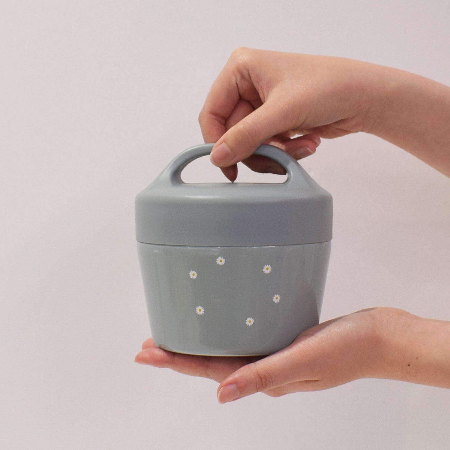 開けやすいハンドル付き