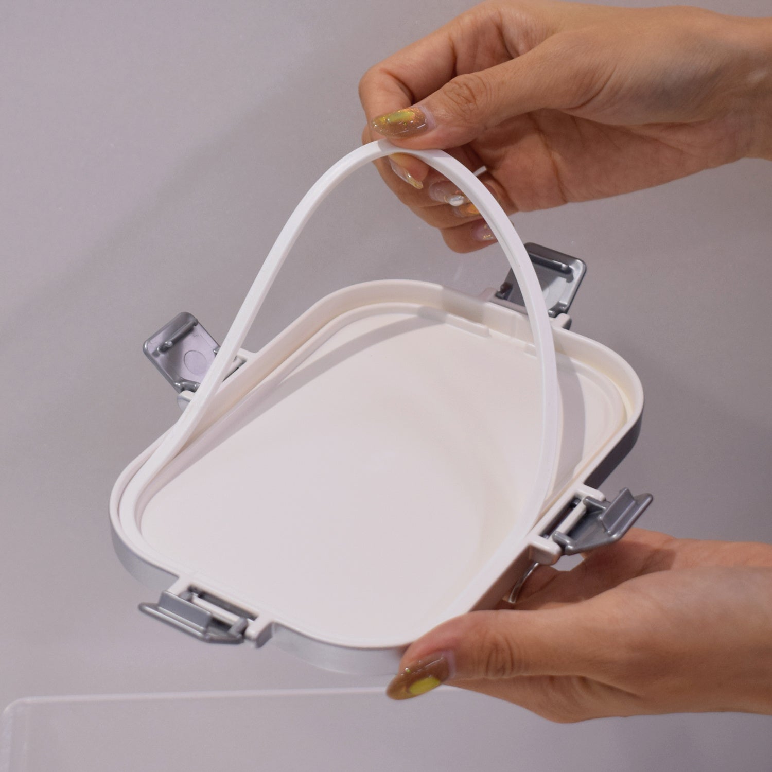 フタにはパッキンが付いています