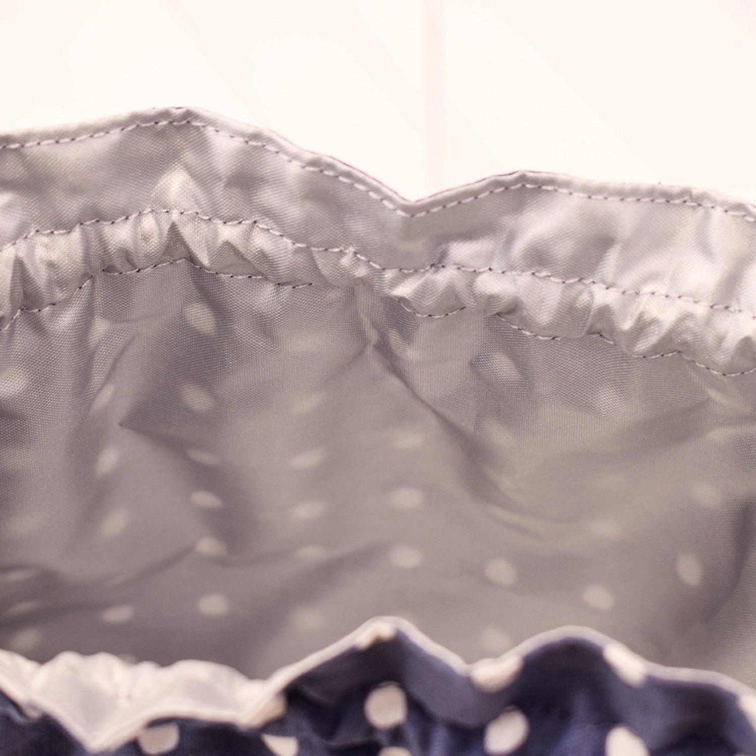 内側はシルバーコーティング加工