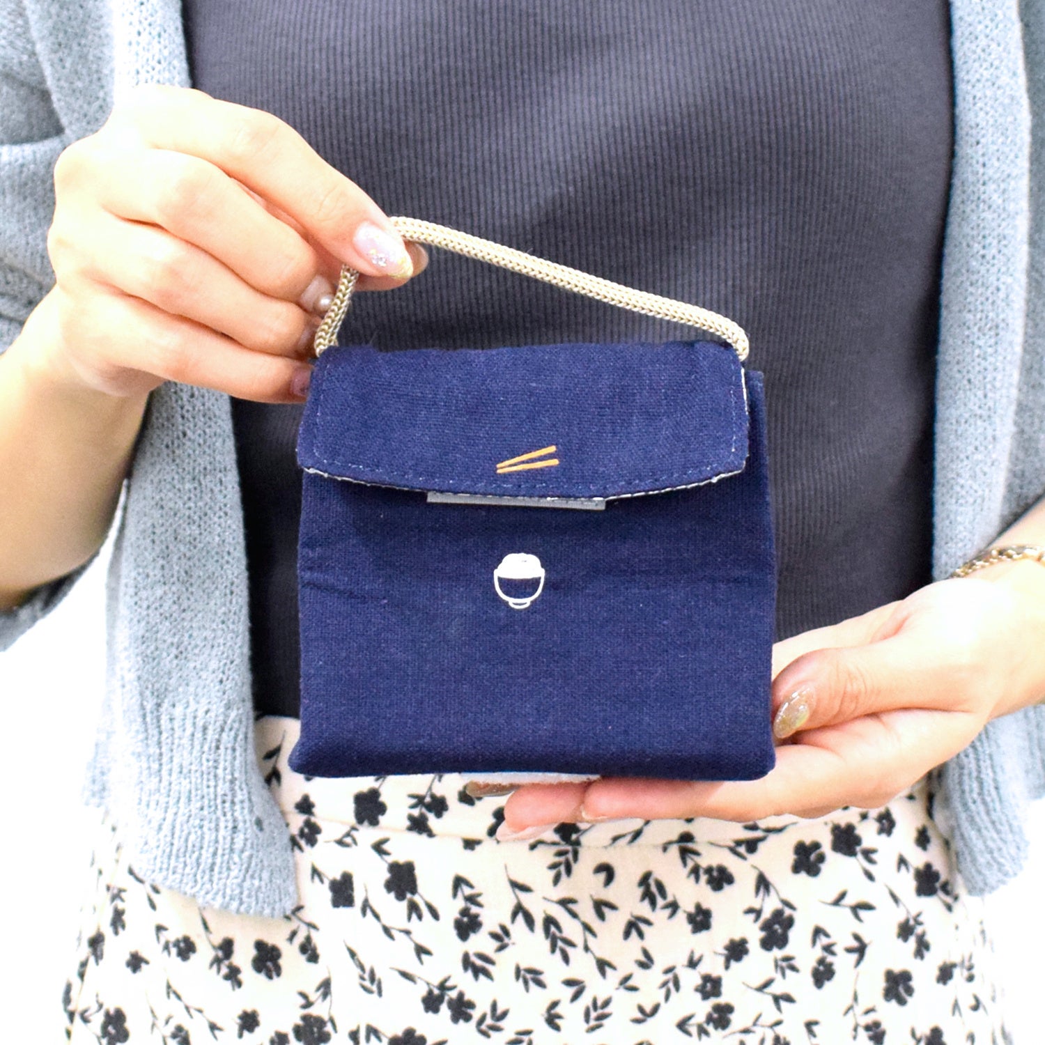 コンビニおにぎりが２個入るサイズ