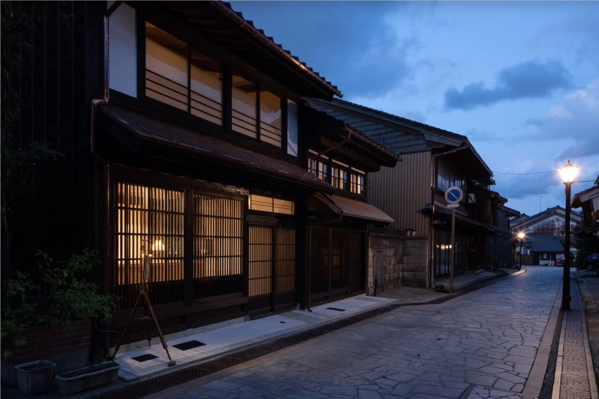 高岡 金ノ三寸 夜外観