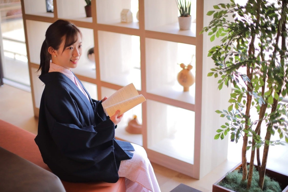 熱海に関する本や雑誌、時流の本を用意