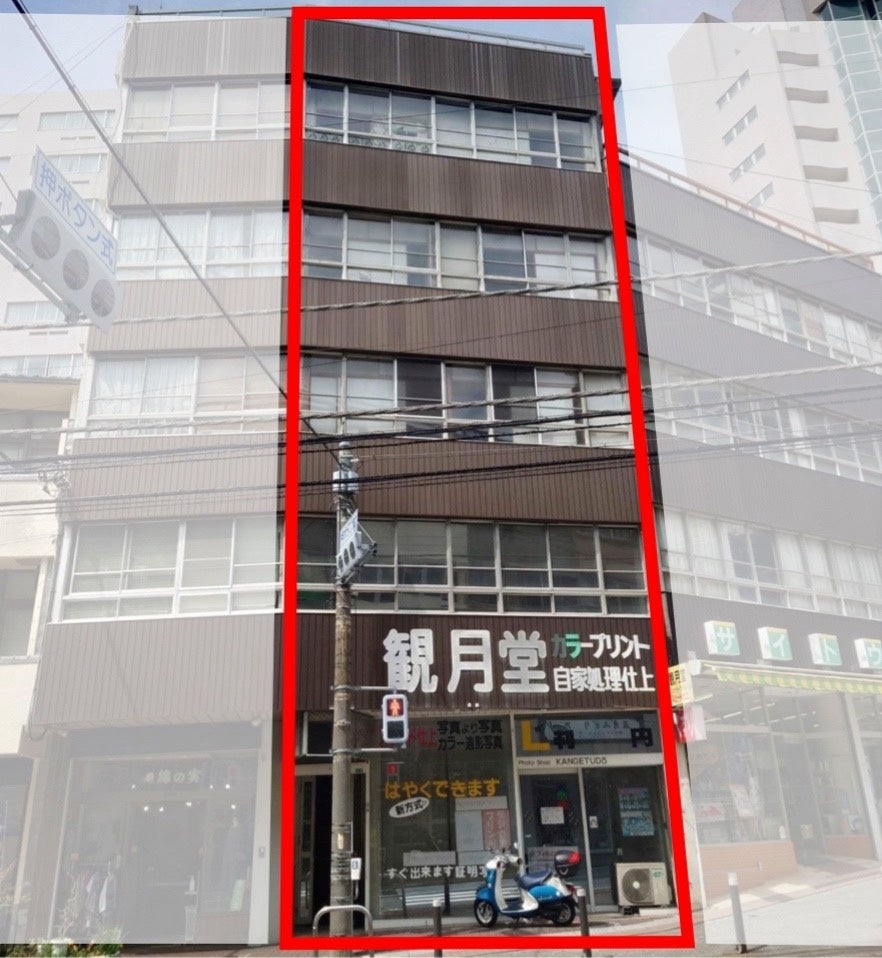 JR熱海駅に程近いビル（赤枠部分が当該物件）