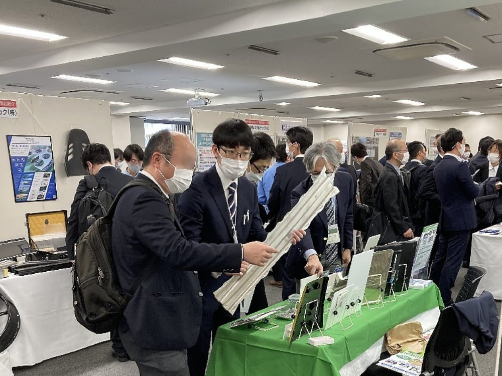 展示ブースでの説明の様子