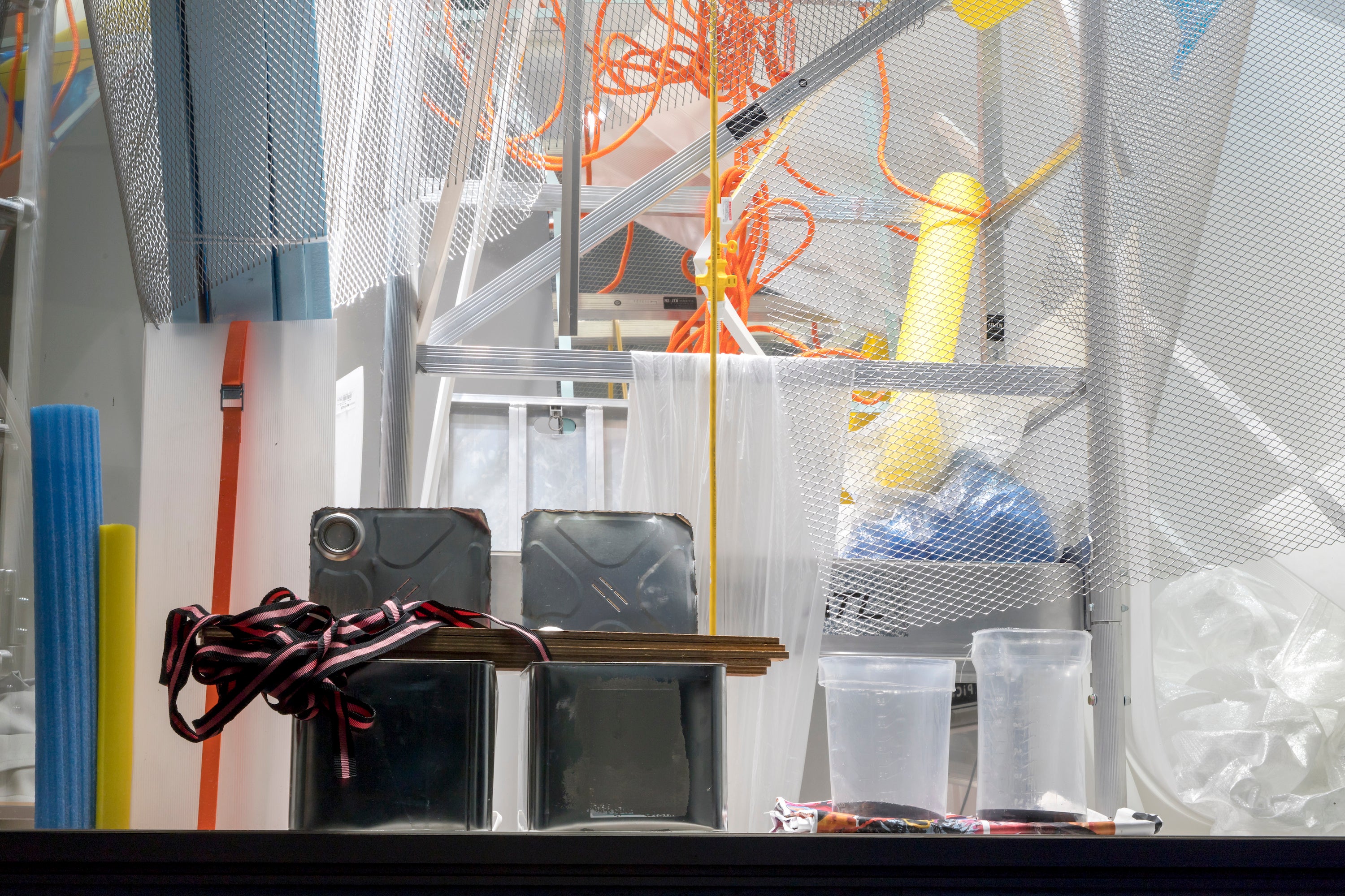 秋山ブク「コンポジション No.13 BnA Alter Museumの備品による」撮影：高嶋清俊