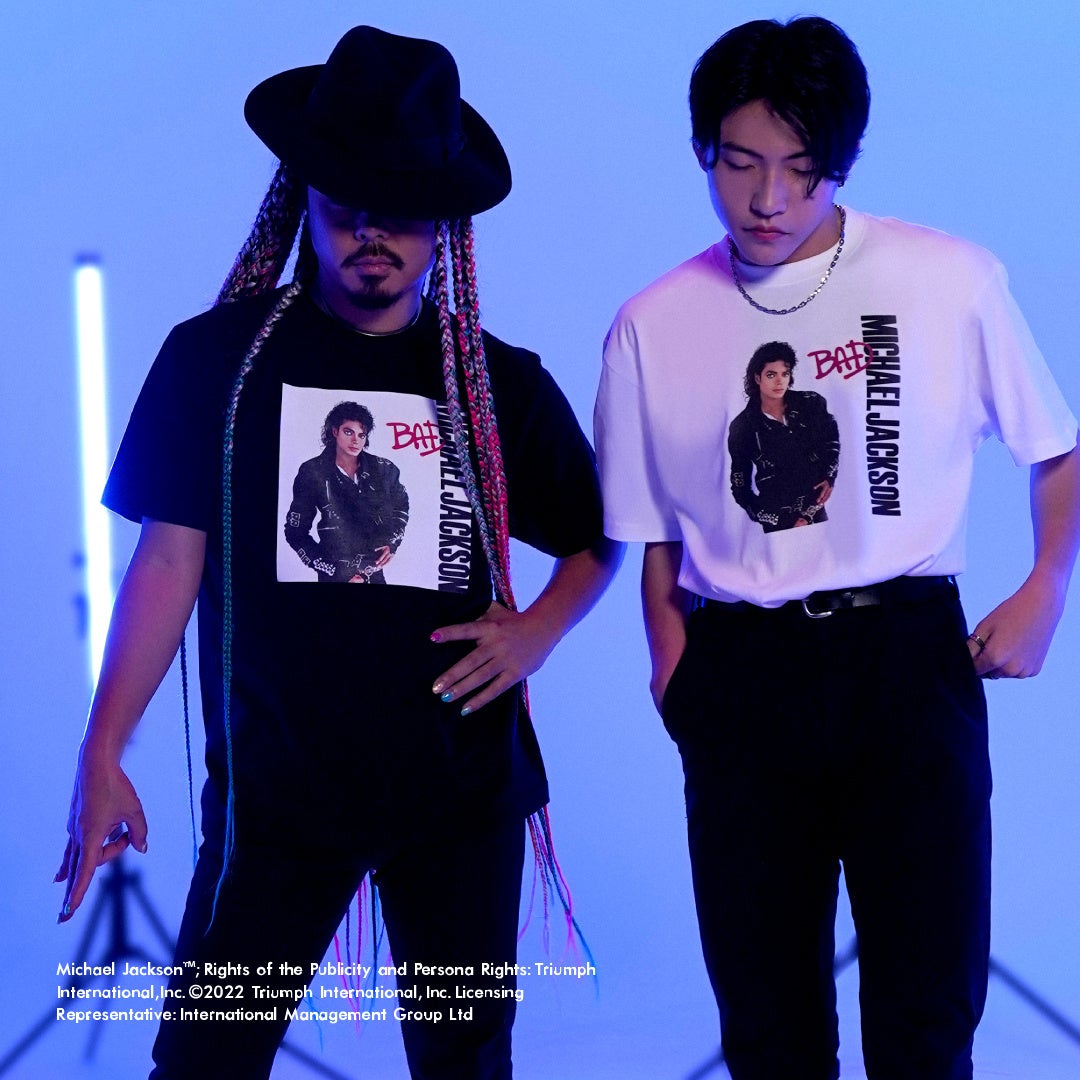 King Of Pop マイケル ジャクソン とのオフィシャルコラボレーションtシャツの販売が決定 Foot Locker Atmos Japan合同会社のプレスリリース King Of Pop マイケル ジャクソン とのオフィシャルコラボレーションtシャツの販売が決定 Foot Locker Atmos Japan合同会社のプレスリリース