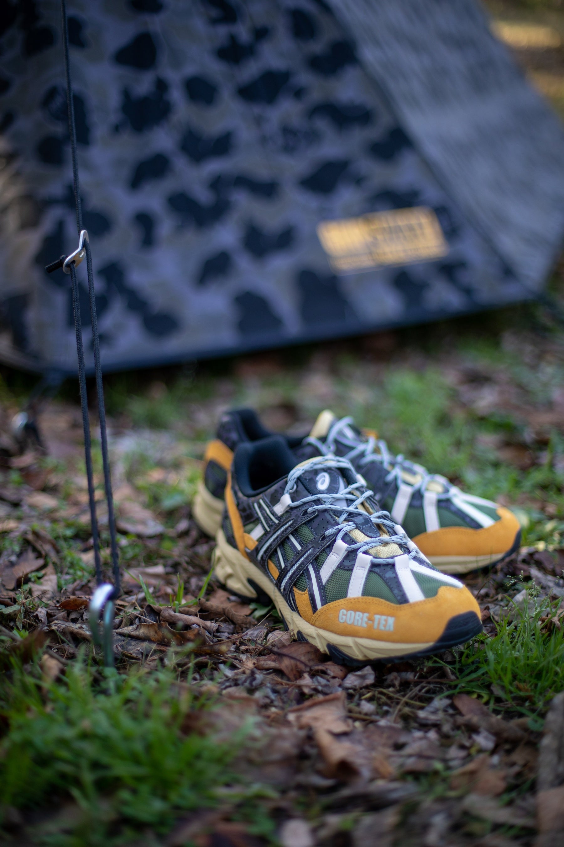 atmosとGRIPSWANYによるアウトドアテイストを盛り込んだ「ASICS