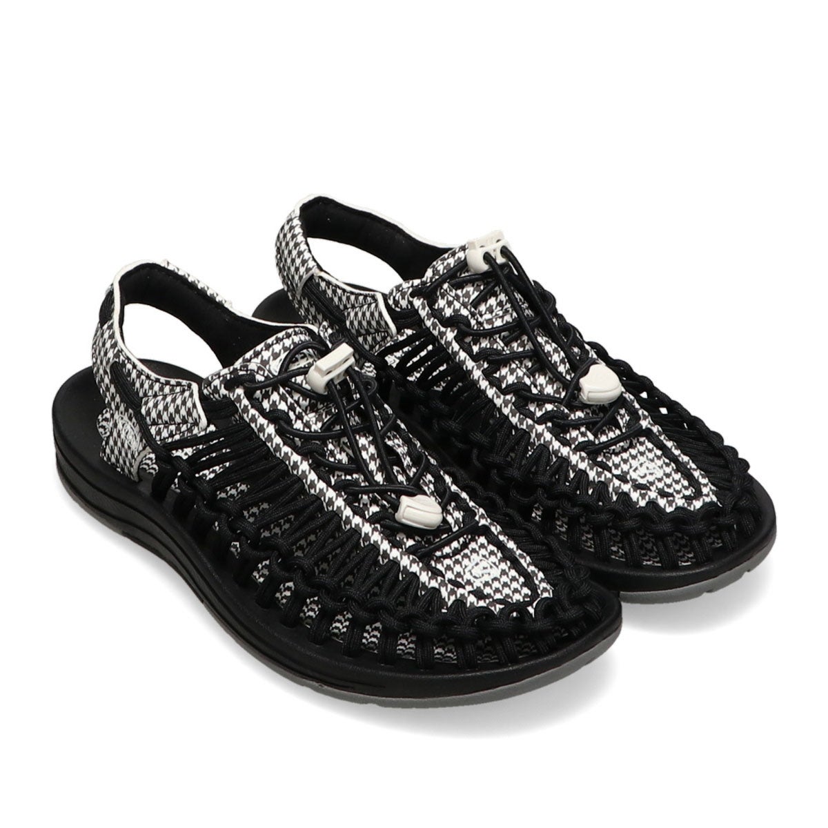 それぞれ個性的なカラーを纏ったKEEN UNEEK コラボレーション