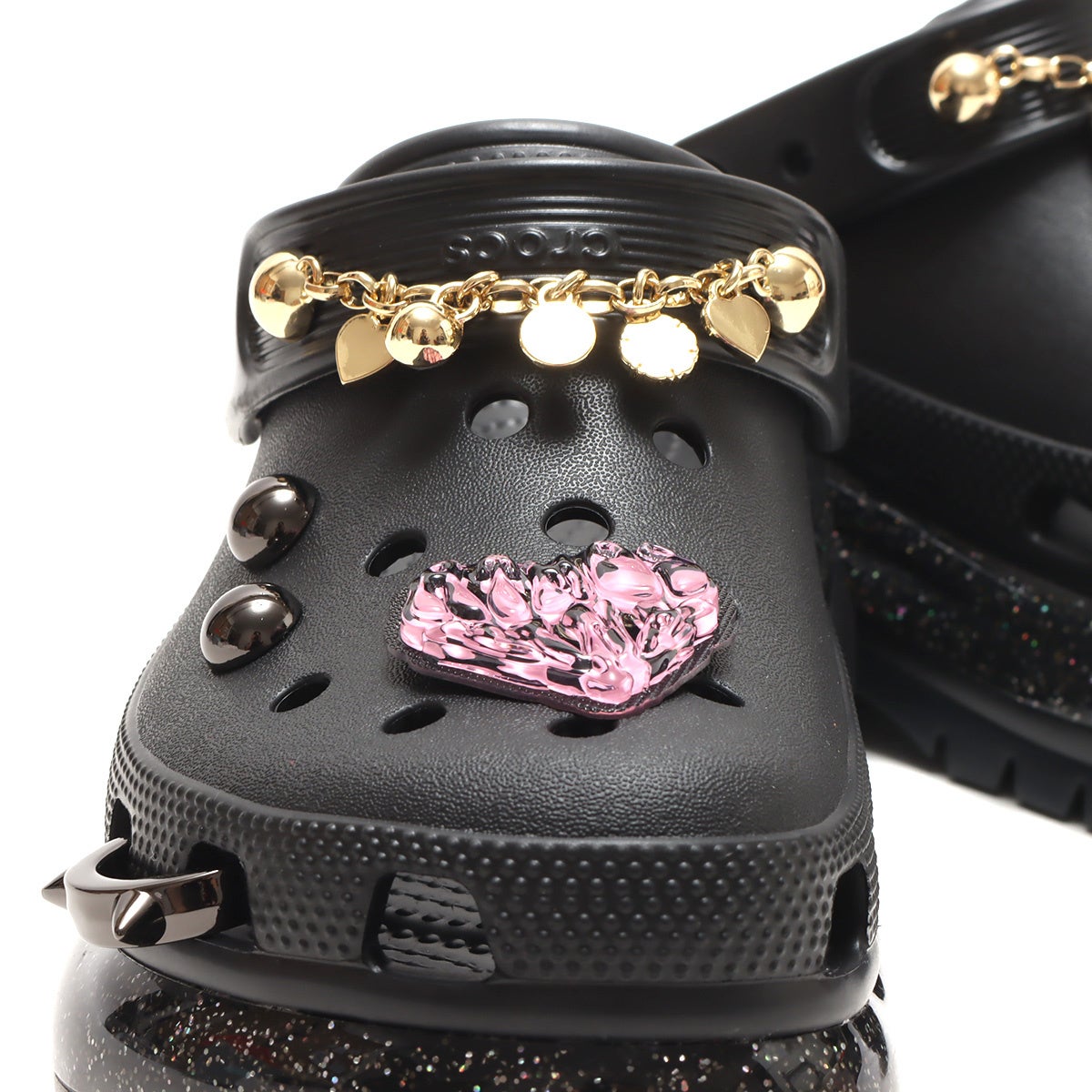 ファッションアイコニックなcrocs “MEGA CRUSH”からatmos pink