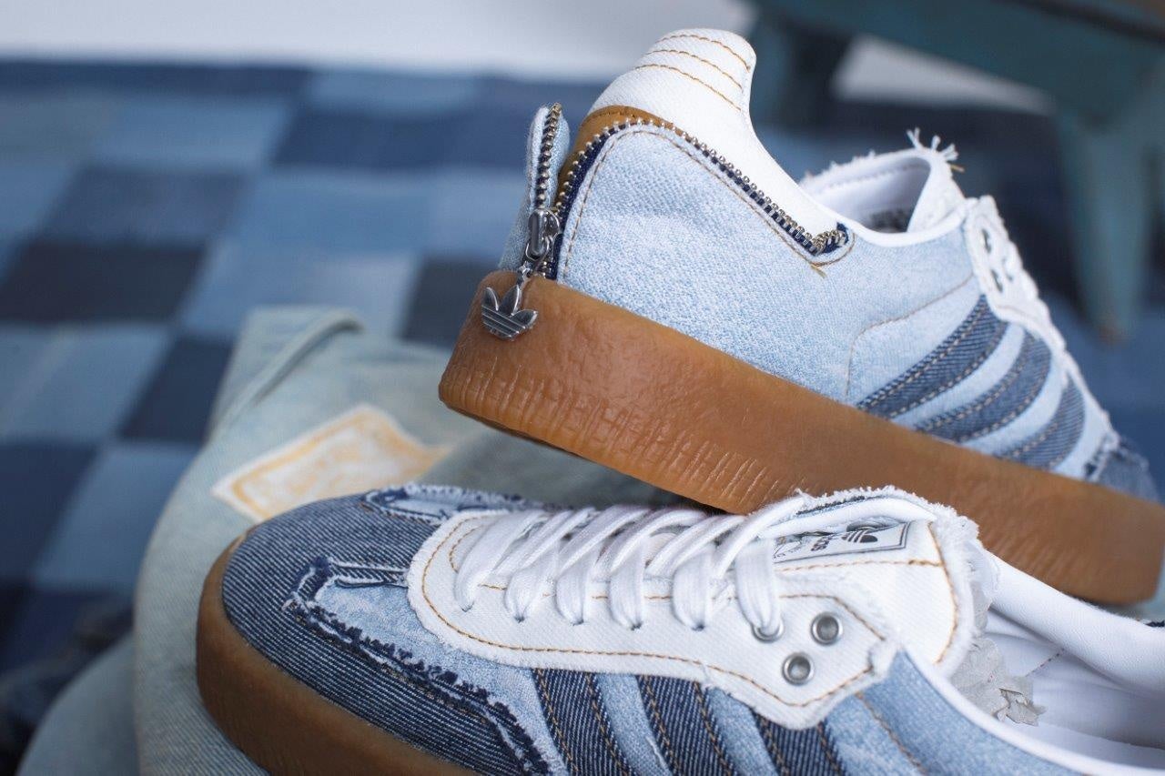 atmos pink別注デザインのadidas Originals “SAMBAE”Stacked