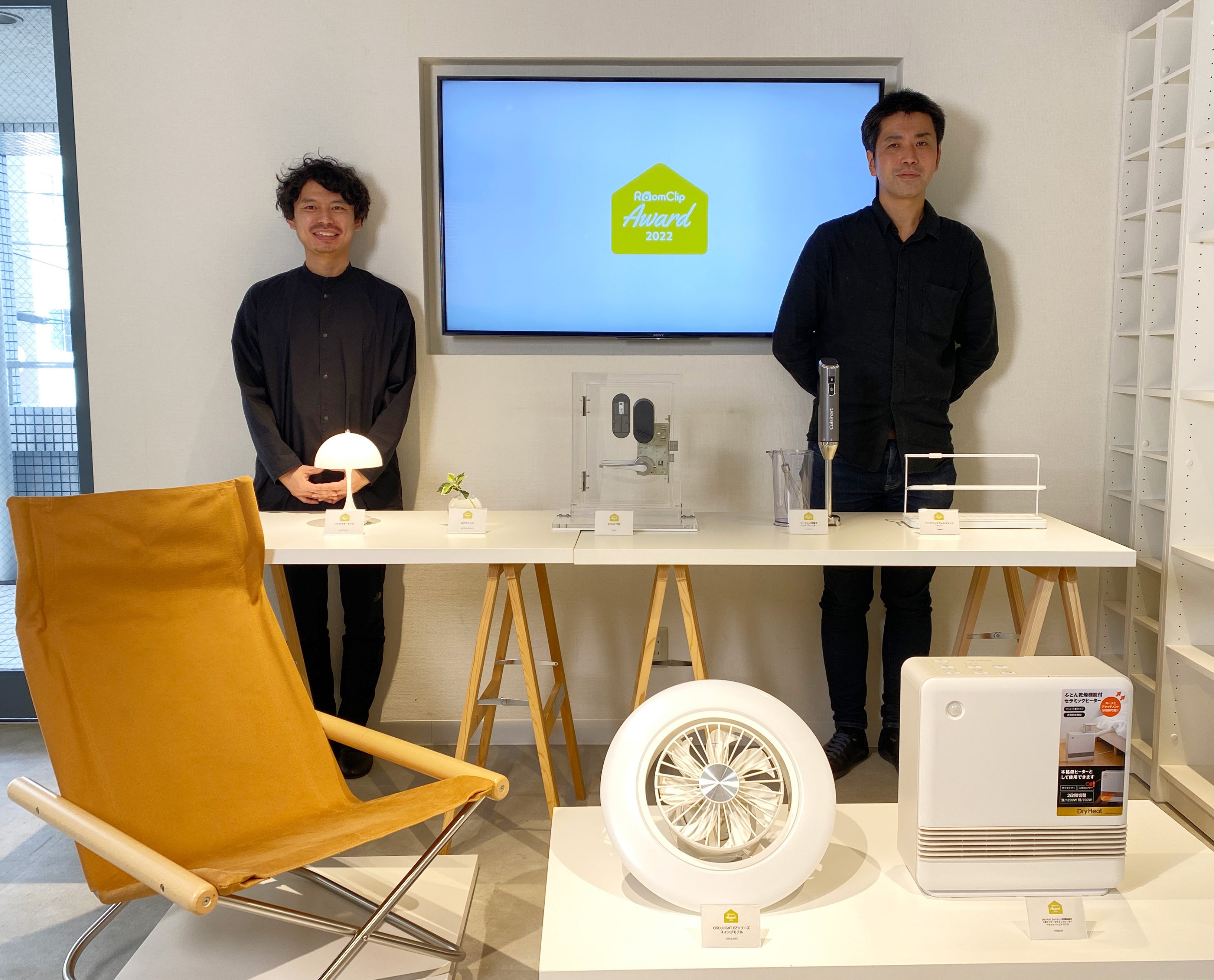 左より当社代表取締役　髙重正彦、RoomClip住文化研究所　上席研究員　水上淳史