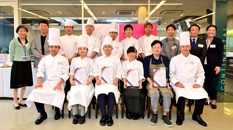 最終審査後の記念撮影　※コロナ下により、学生の参加は見送りました。