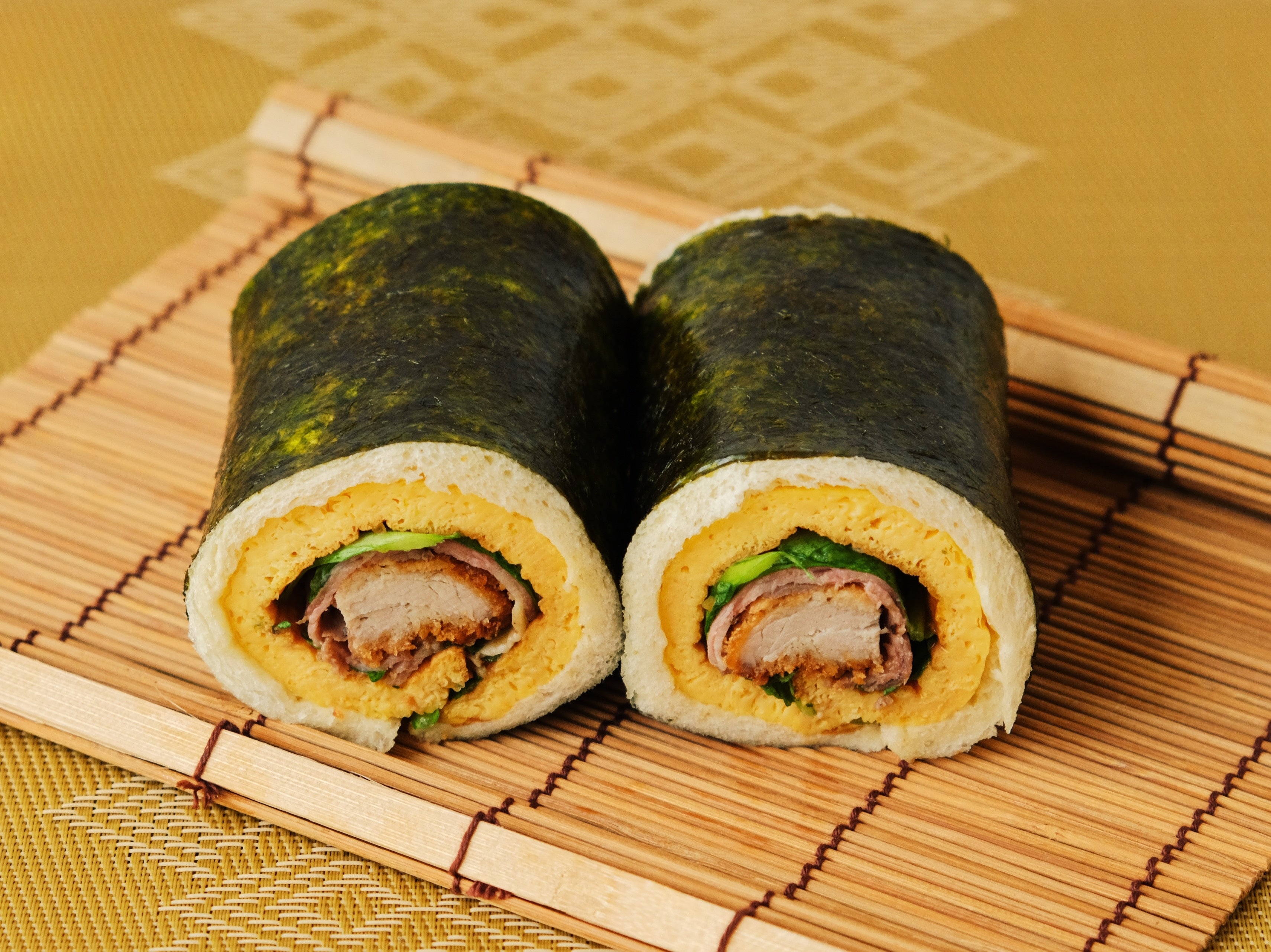 節分は“恵方を向いてサンドで願掛け”　南南東に願う「カツとローストビーフの恵方巻サンド」2月3日限定発売