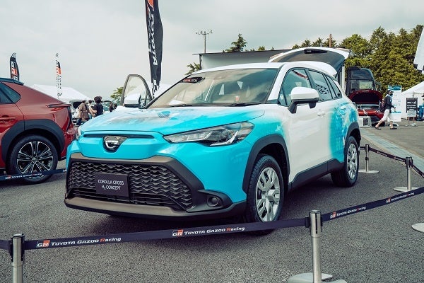 水素エンジン搭載車両「COROLLA CROSS H2 CONCEPT」を都内初展示