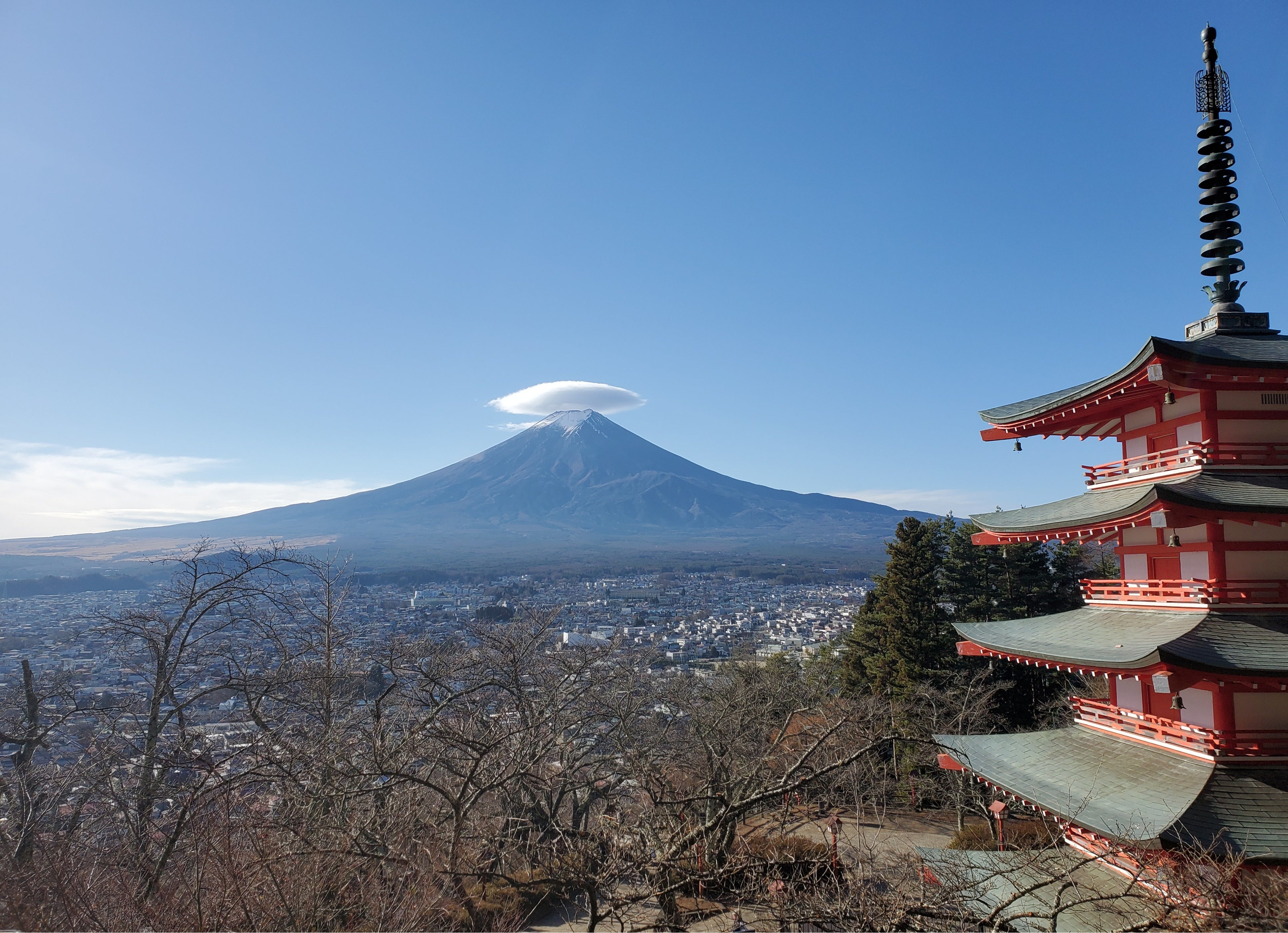 写真：新倉山浅間公園から見る富士山／提供：富士吉田市