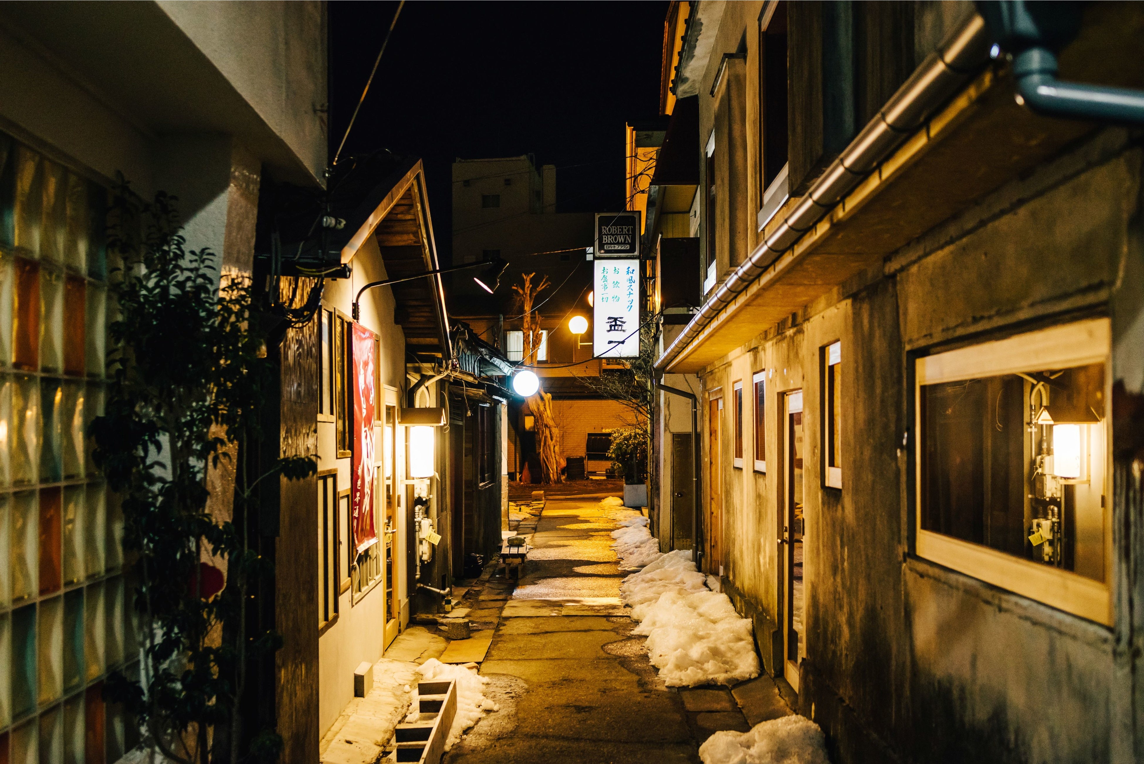 写真：新世界乾杯通り／提供：富士吉田市