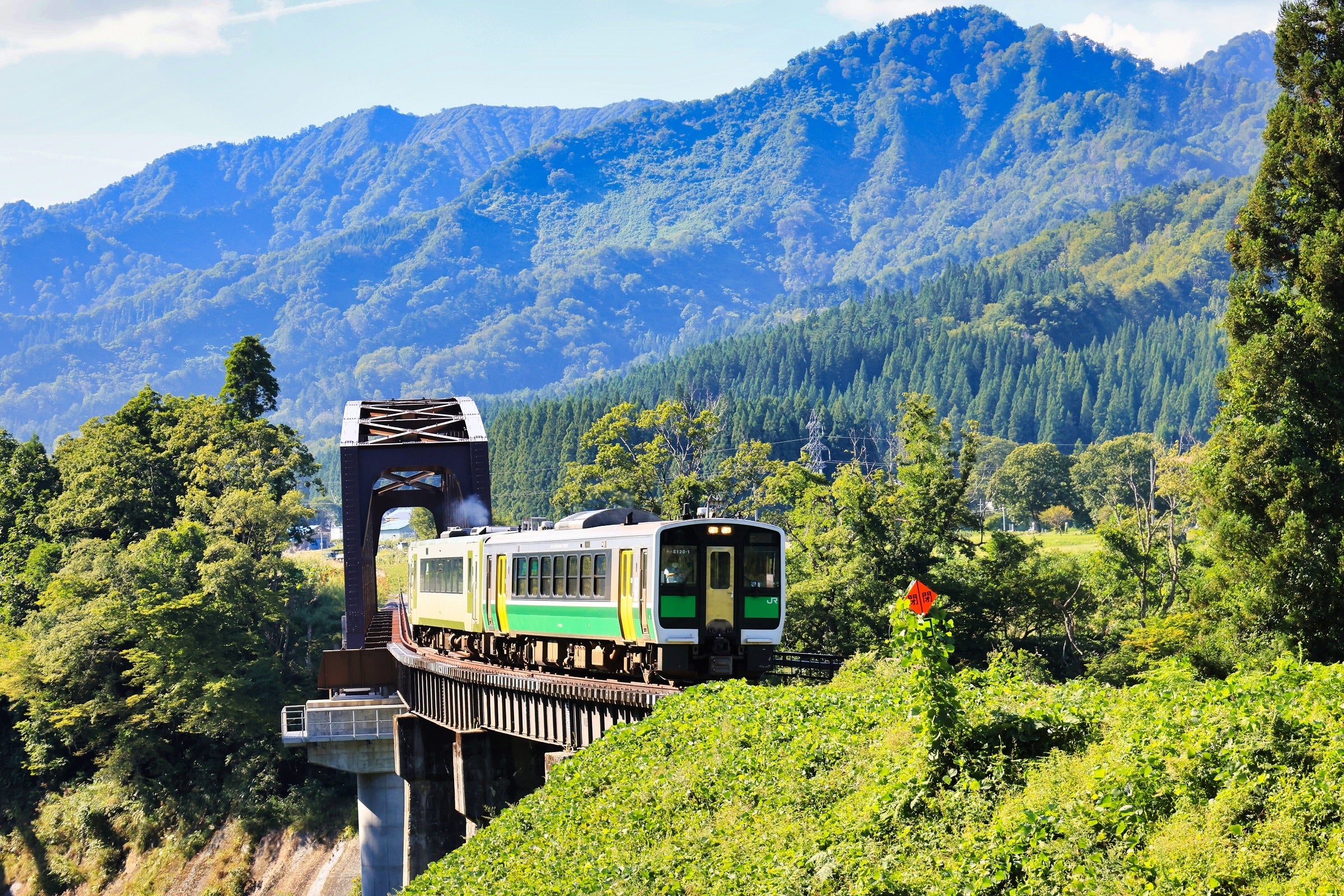 復旧した第7只見川橋梁を渡る列車（写真：奥会津郷土写真家　星賢孝）