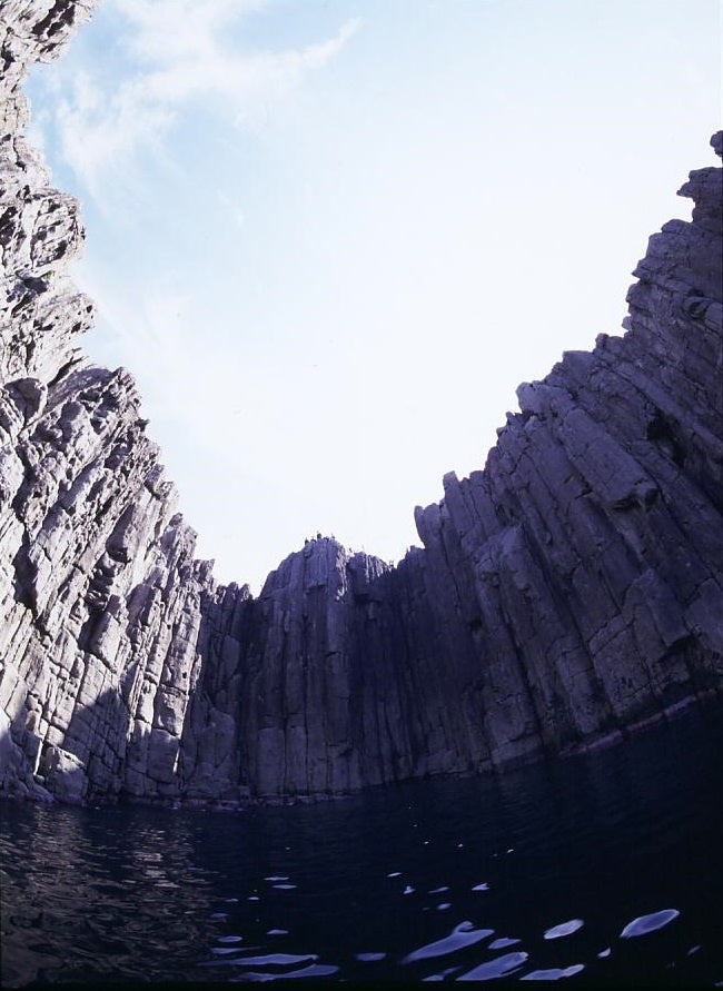写真:海から見た東尋坊/提供:坂井市 観光交流課