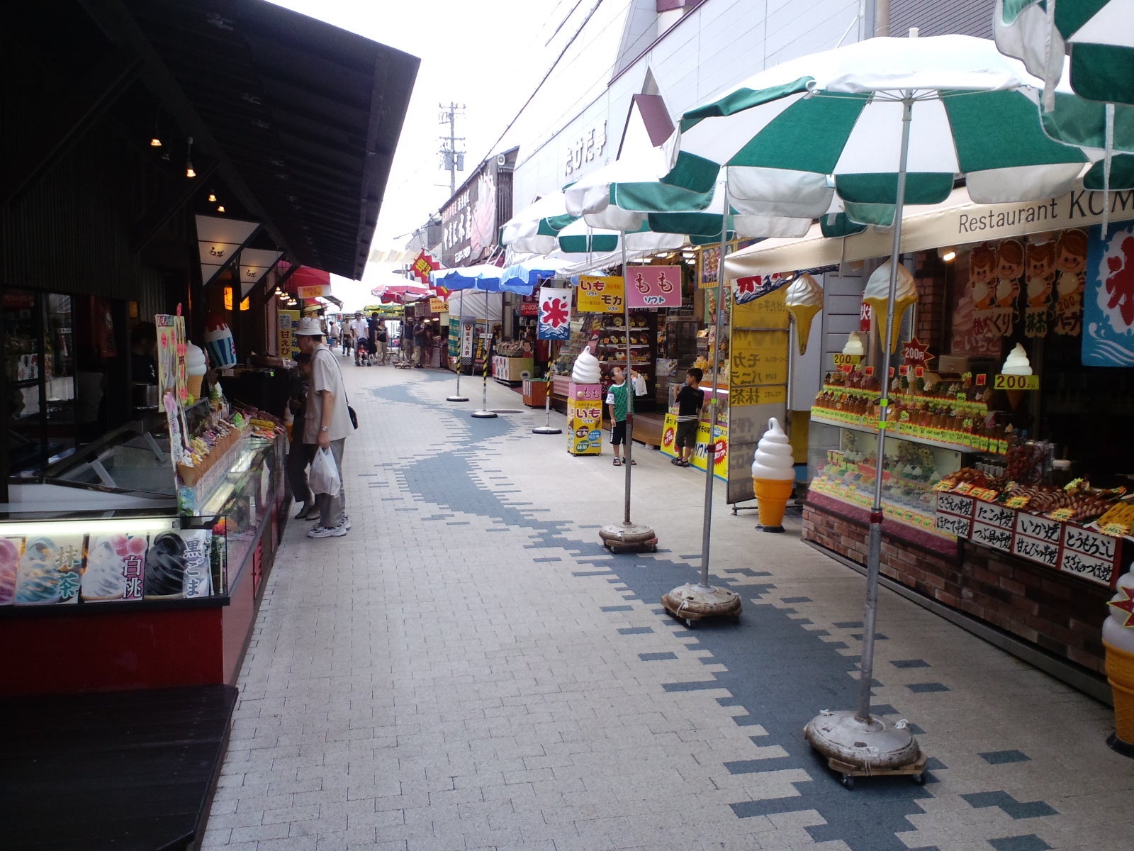 写真:東尋坊商店街/提供:坂井市 観光交流課
