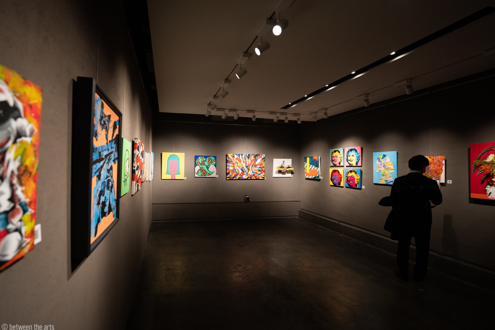 昨年度「100人展」の会場風景