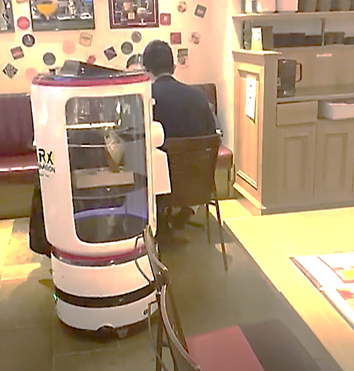 配膳の様子①配膳するα2号