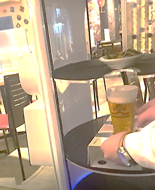 配膳の様子②開閉した配膳ボックス