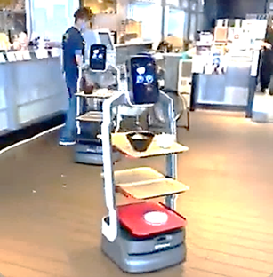 店内を配膳するα8号機