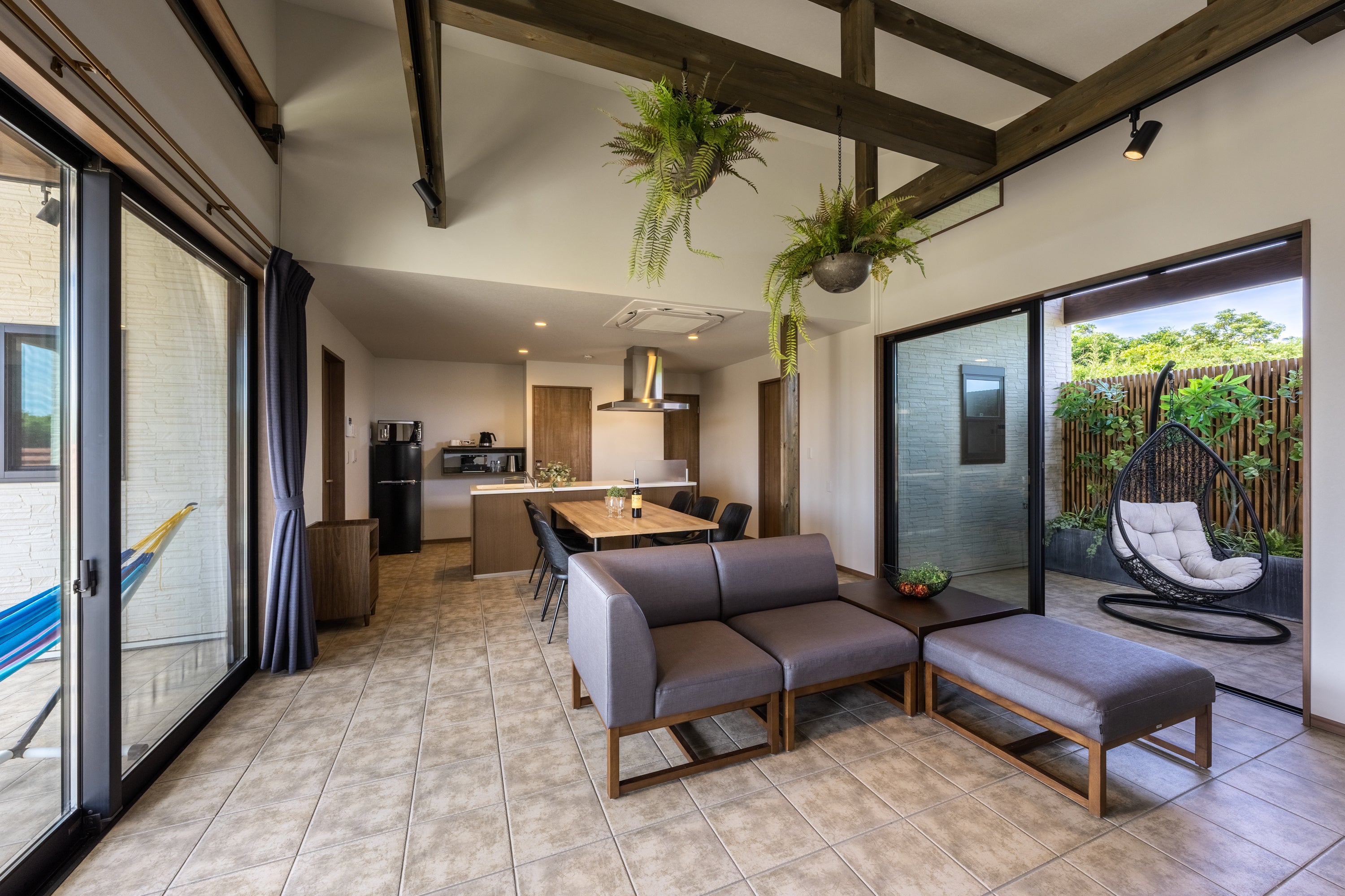 SUN アウトドア感満天の施設 ゆったりハンモック設置