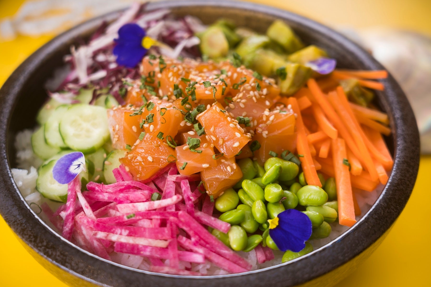 アヒポキボウル　コンディメント添え　イメージ