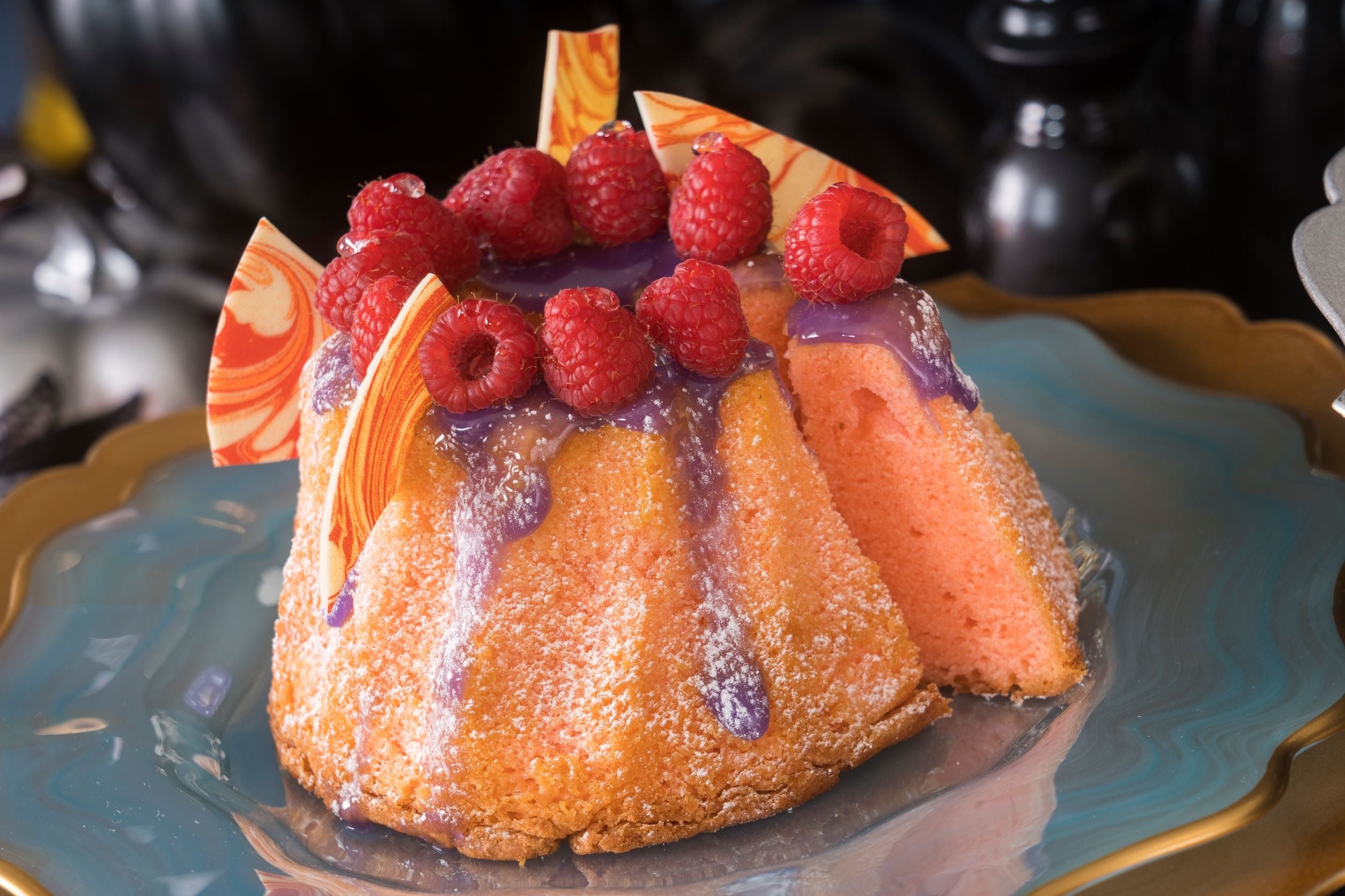 バニラとラズベリーのパウンドケーキ　イメージ