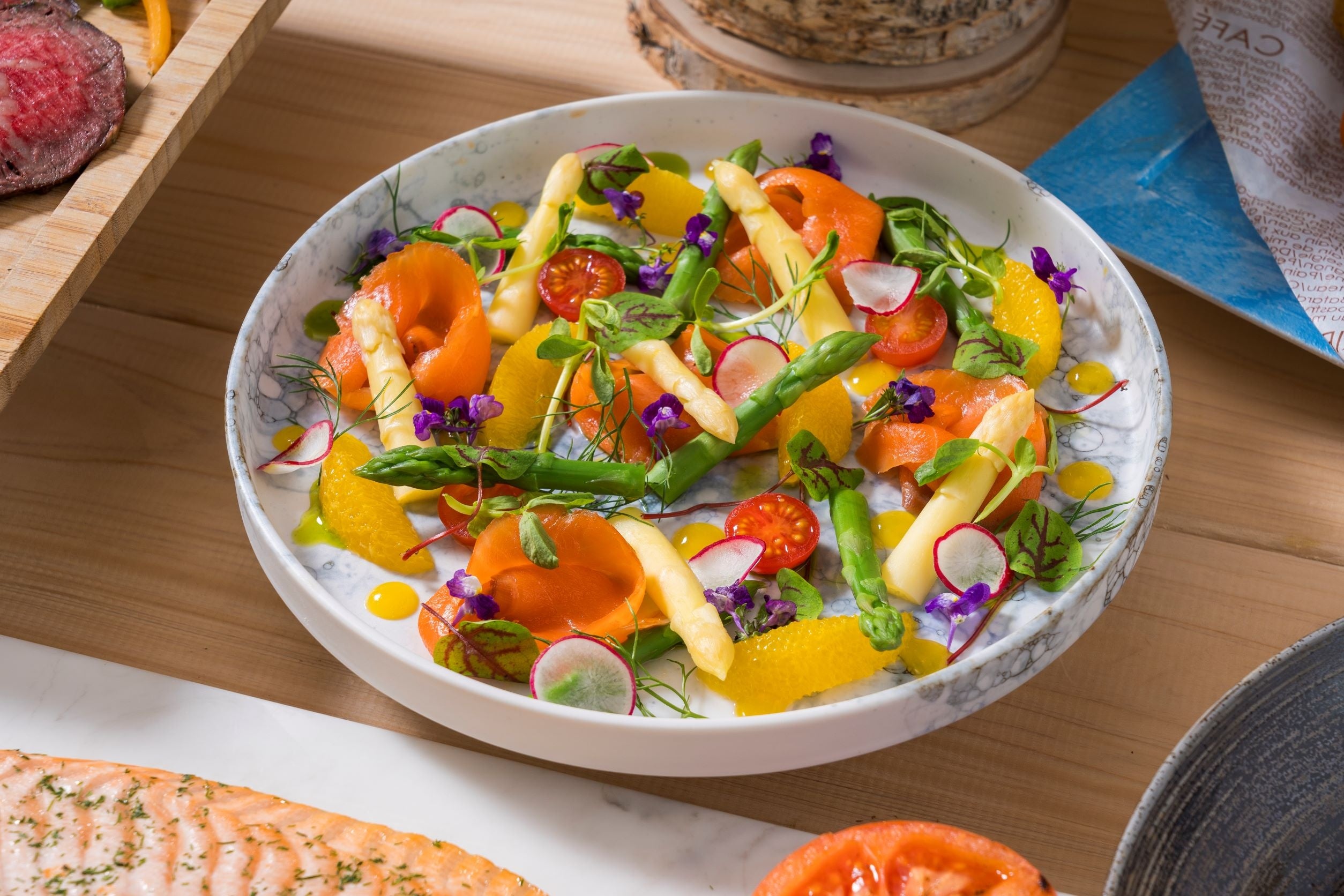 サステナブル・スモークサーモンのサラダ イメージ