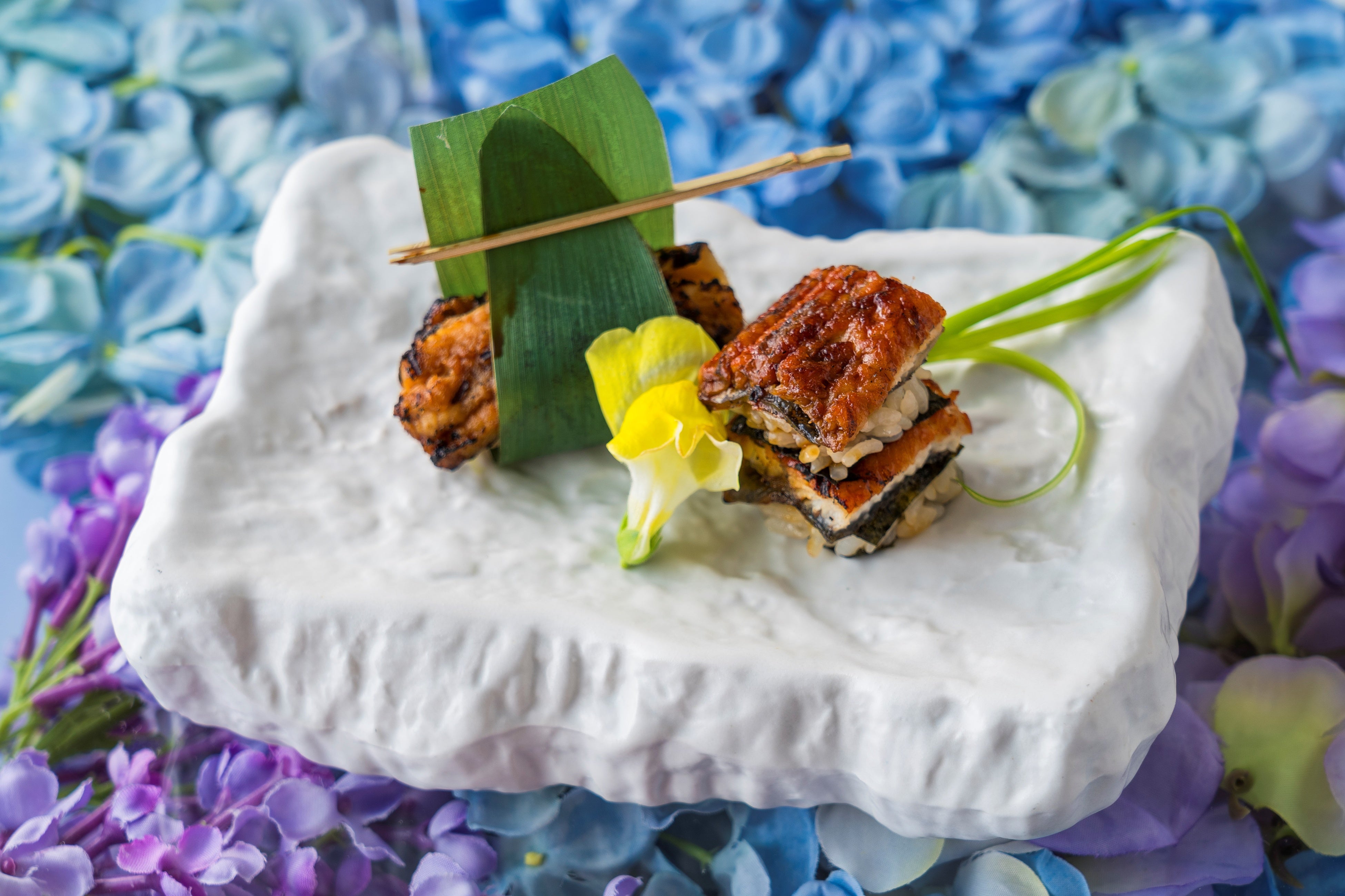 穴子笹寿司と鰻磯辺重ね寿司