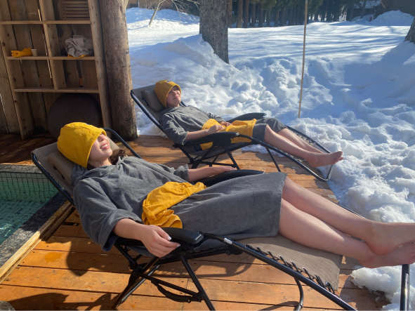 　　　　　　　　　　　　水風呂の後は外気浴。都会の喧騒を忘れて整います