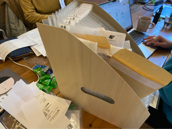 　　　　　月別に領収書を分けて管理。毎年失くさないように綺麗にファイリングする方も