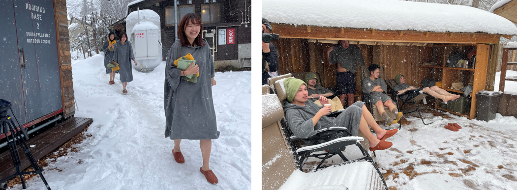 サウナへ向かう参加者（左）／サウナの外で外気良くする参加者（右）