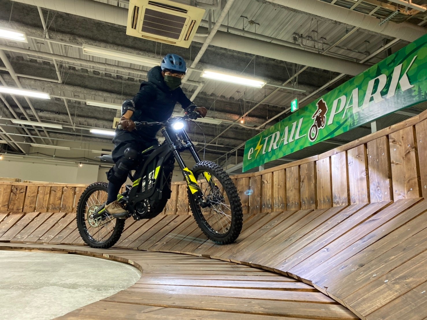 e-TRAIL PARK コーナーバンク