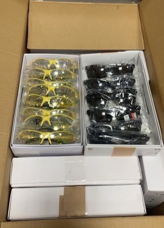 寄贈されたサングラス