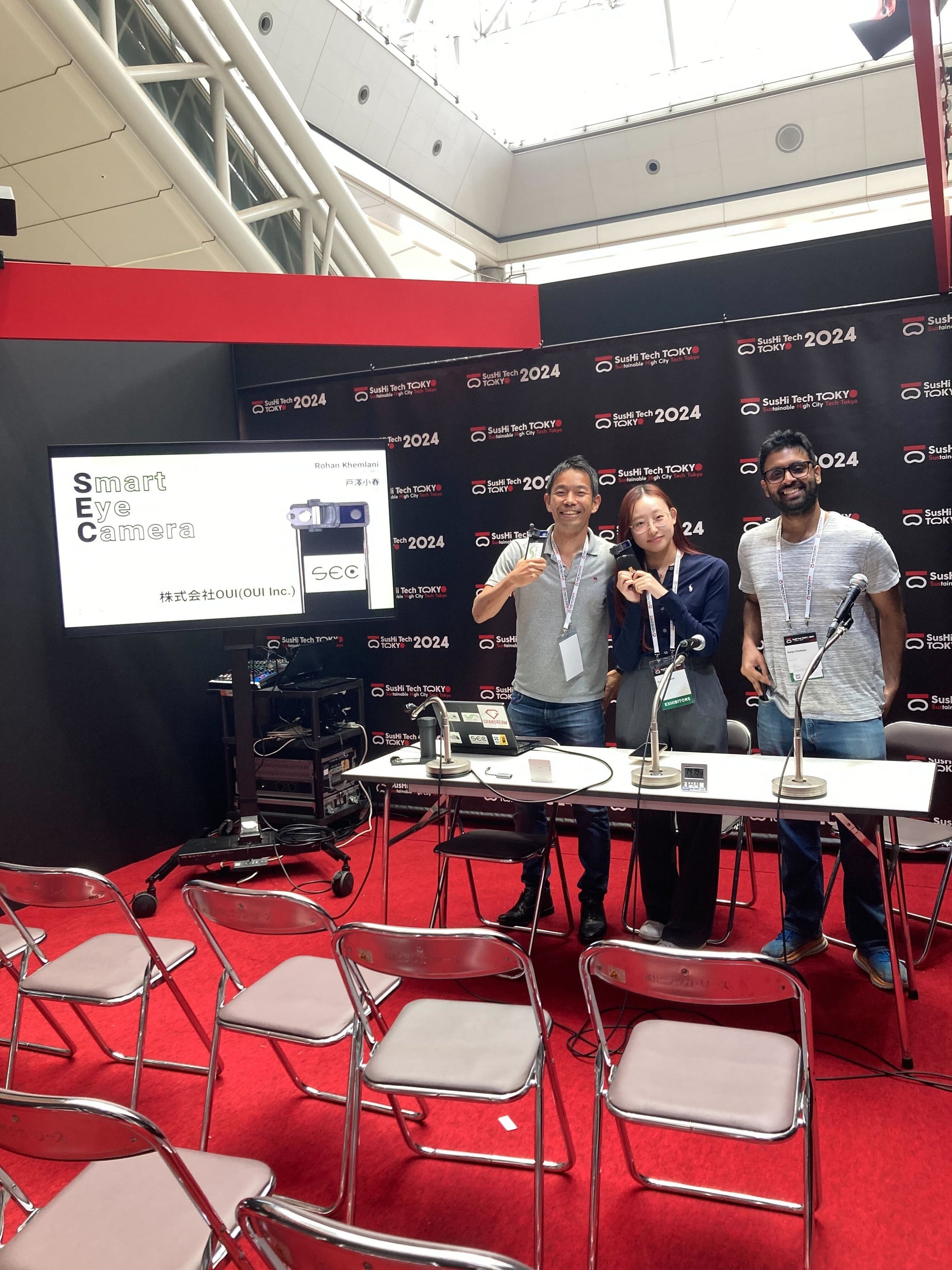 英語と日本語の掛け合いでOUI Inc.の取組をプレスに紹介