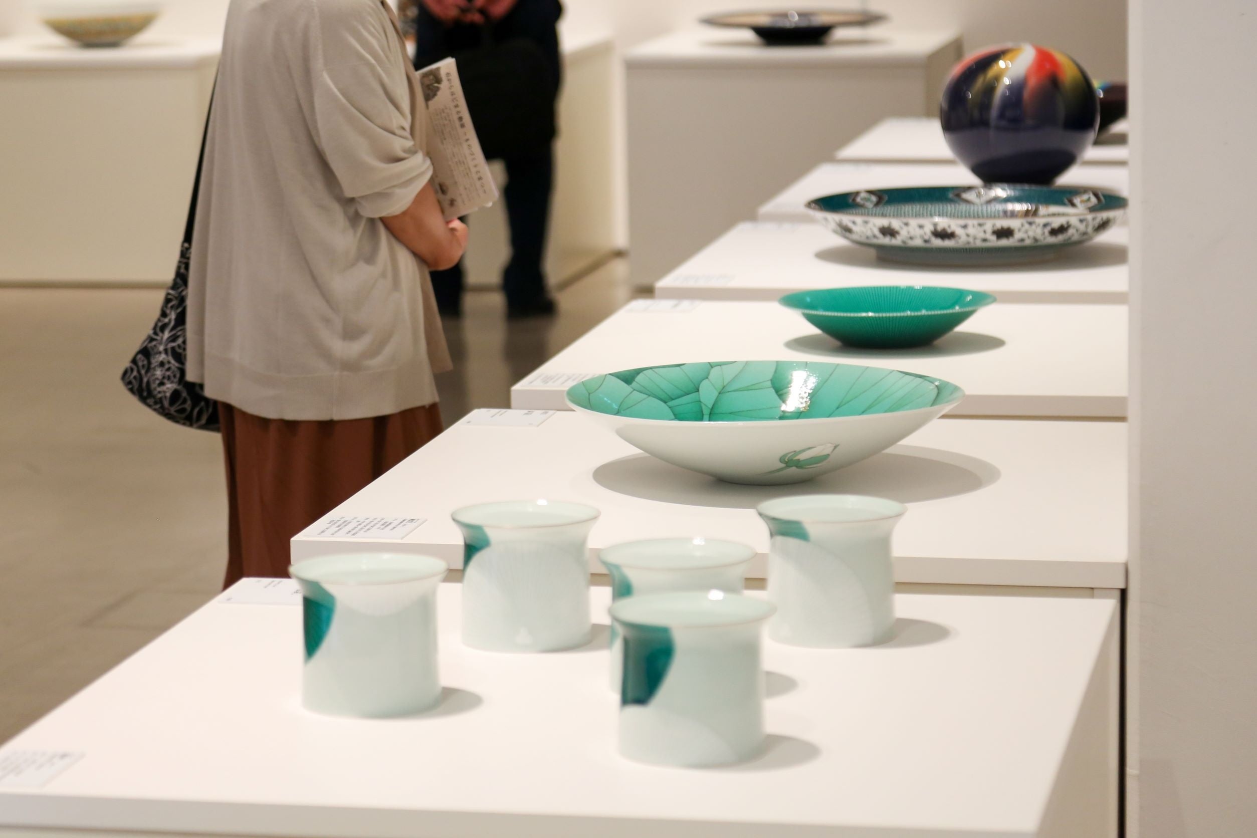 写真は2021年度の展示風景です。