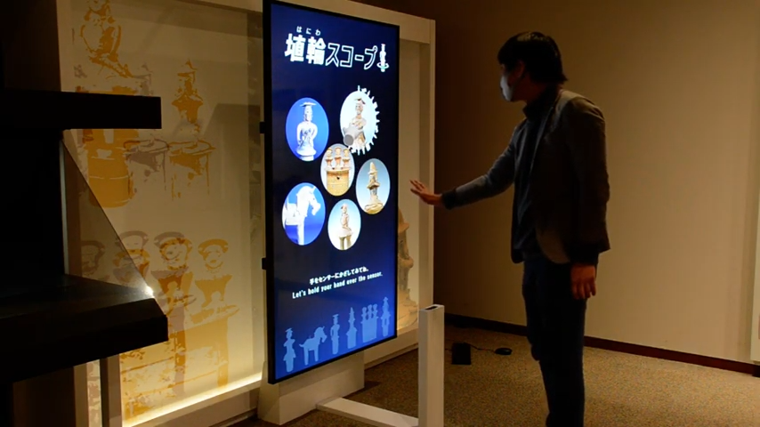 画像コンテンツの操作方法として、手の動きを正確に読み取れるウルトラリープ社の非接触ハンドトラッキングセンサー、 「リープ・モーション・コントローラー」が採用。