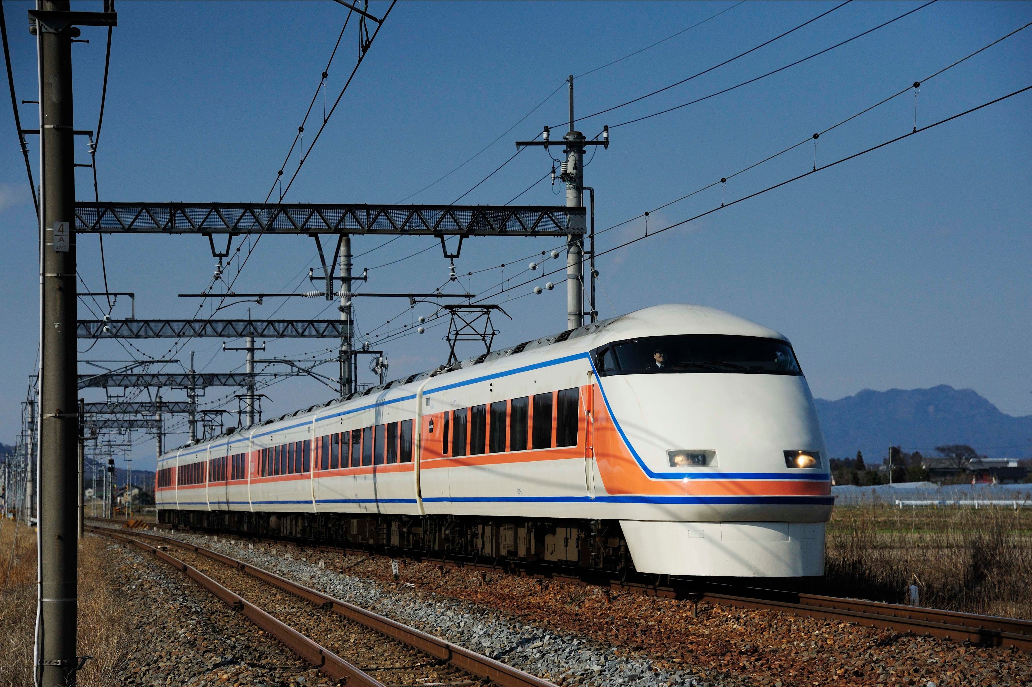 △東武日光線を走るスペーシア（イメージ）