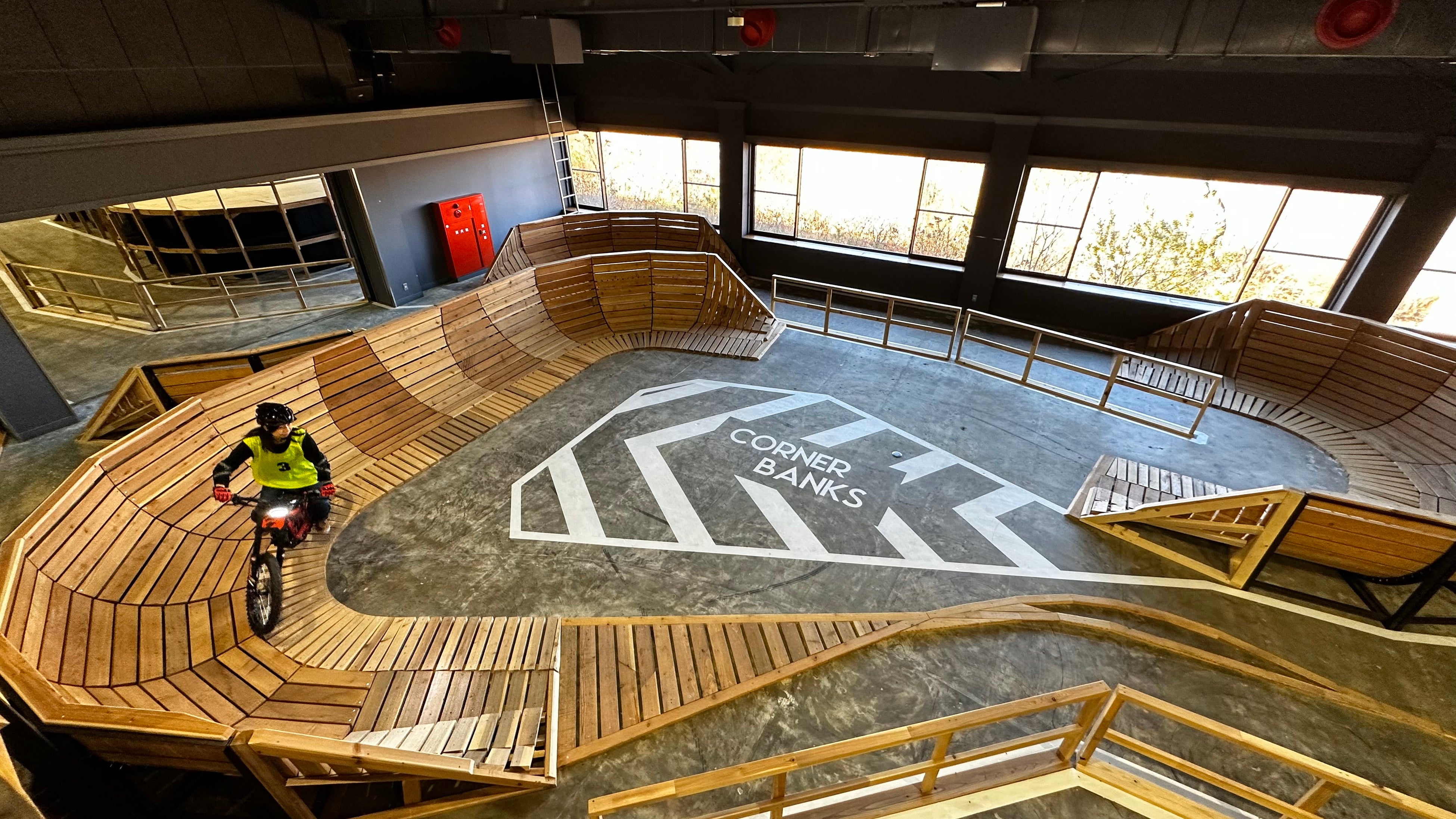 コースエリアA　コーナーバンクス