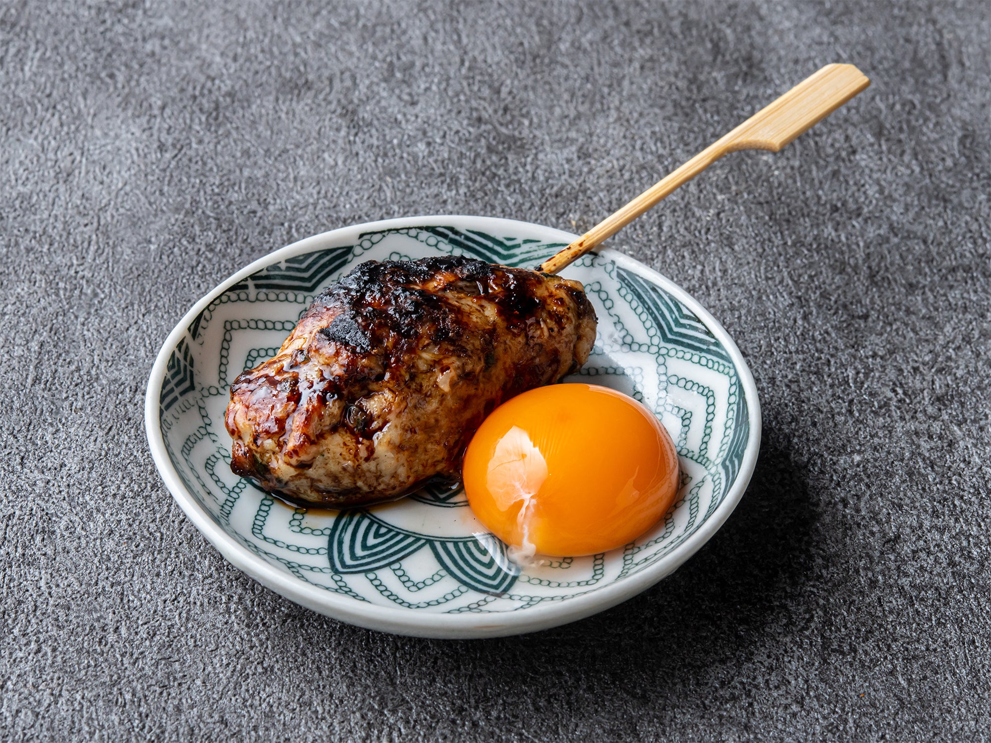 「玉つくね」は濃厚な播州地卵